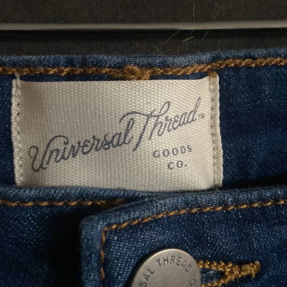 Universal Thread Women's Mid-Rise Skinny Jeans - Picture 3 of 10